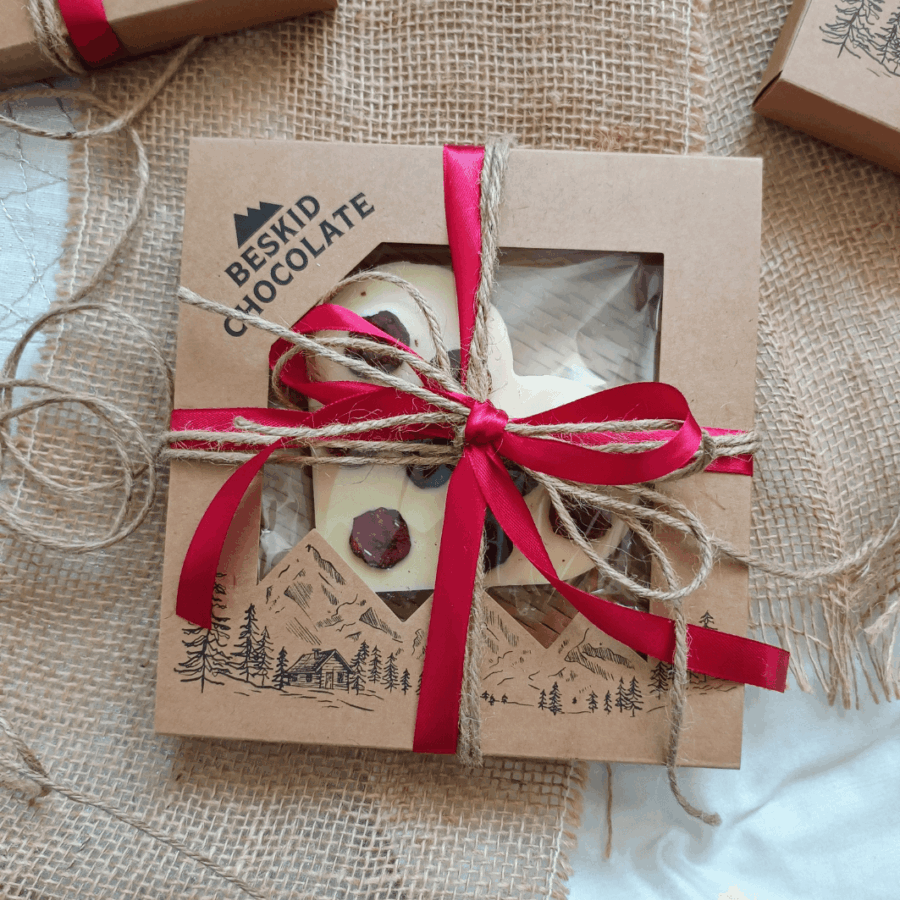 Serce z białej czekolady z wiśniami Beskid Chocolate ze wstążką